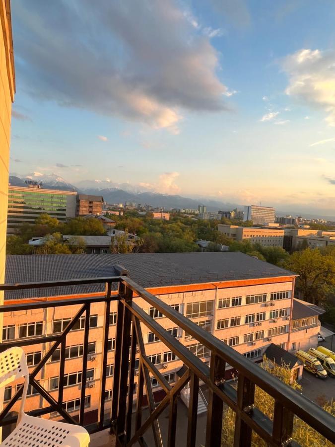 Студия В Центре Города, В «Золотом Квадрате» Alma-Ata Exteriör bild